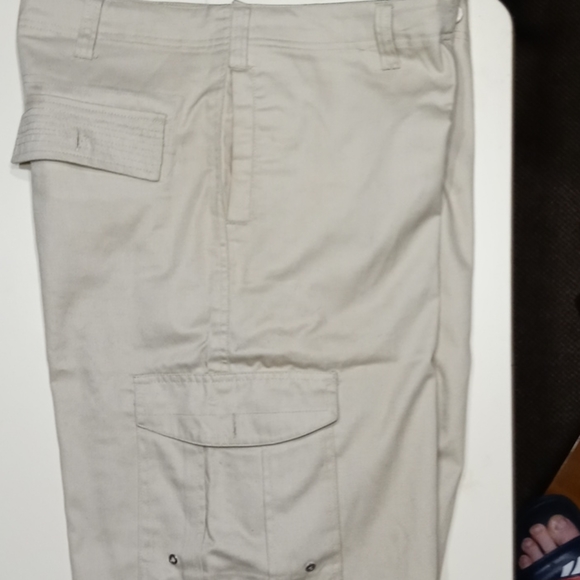 Tan shorts - Picture 3 of 4